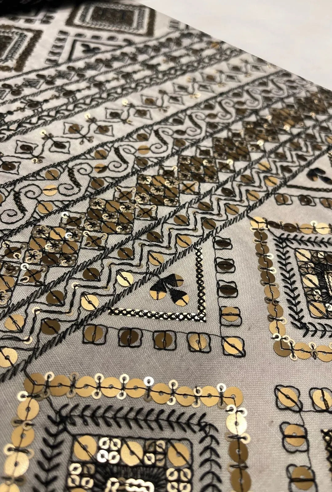 Elite Geometric Embroidered Linen Luxury Takchita Dress Cloth