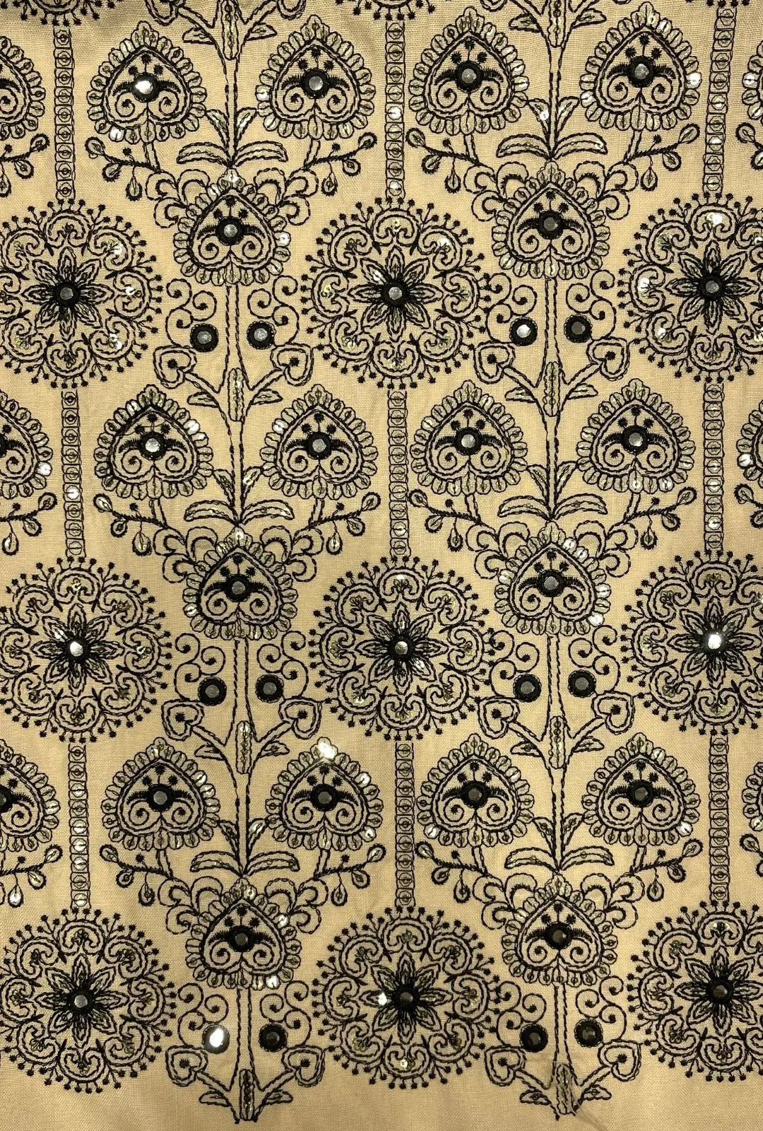 Magnificent Medallion Embroidered Linen Elite Mukhawar Cloth
