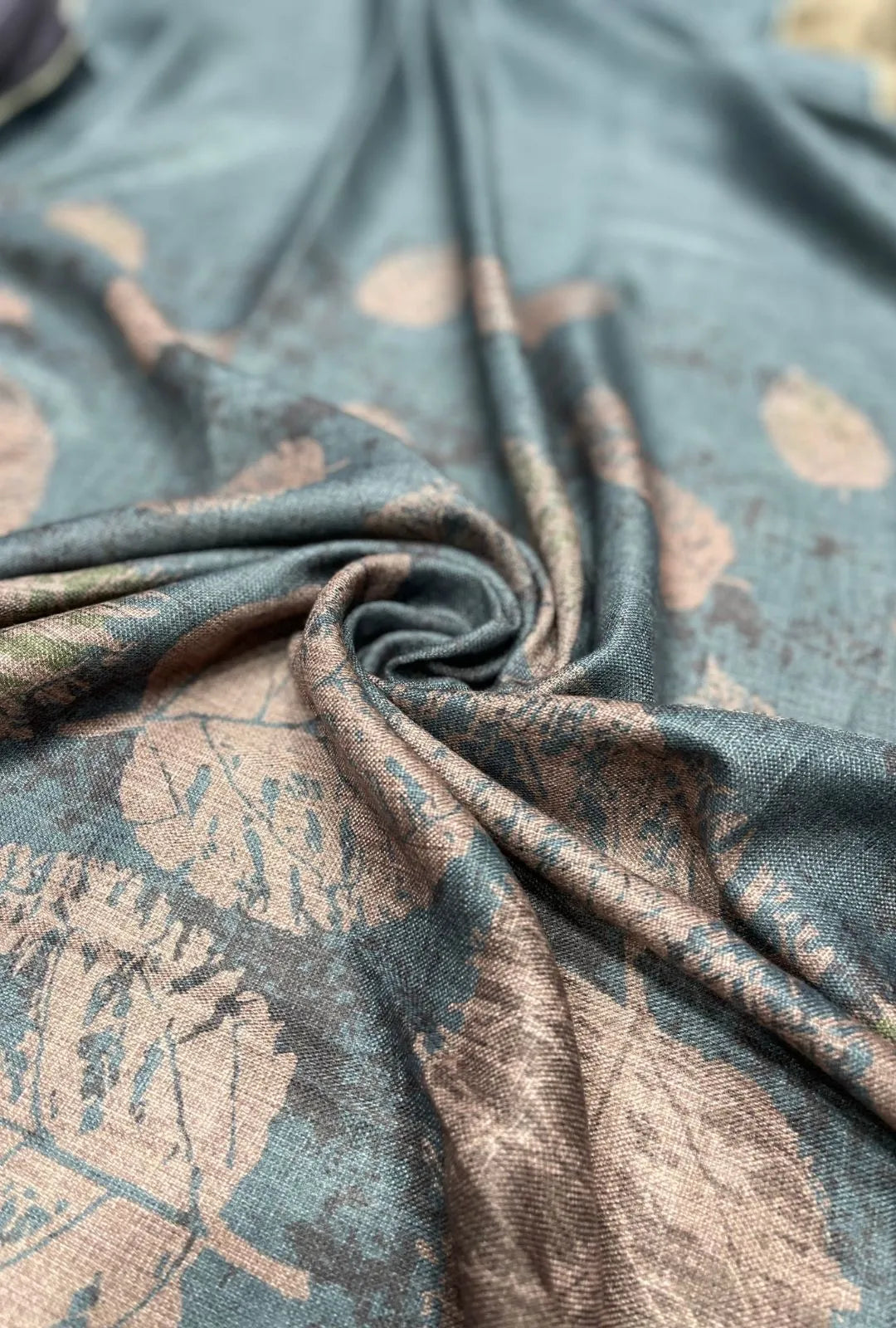 Superb Leaf Silhouette Linen Premium Apparel Material Yardage