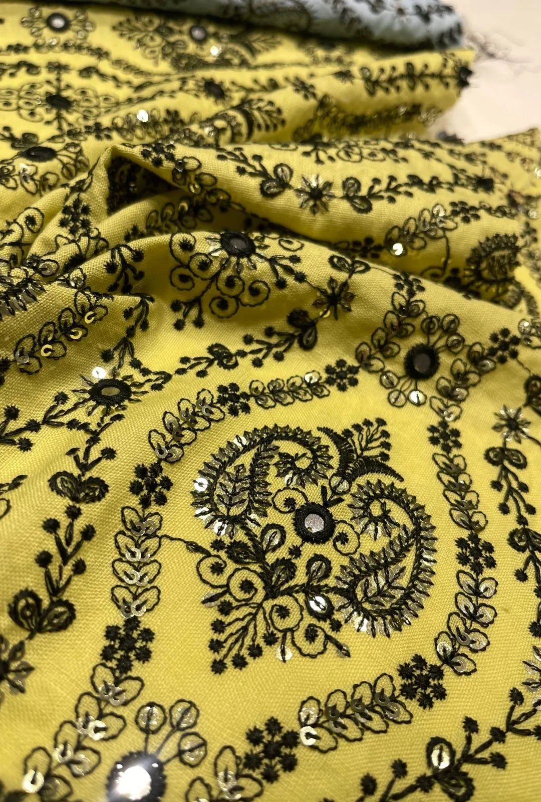 Beautiful Paisley Embroidered Polyester Linen Jalabeya Fabric