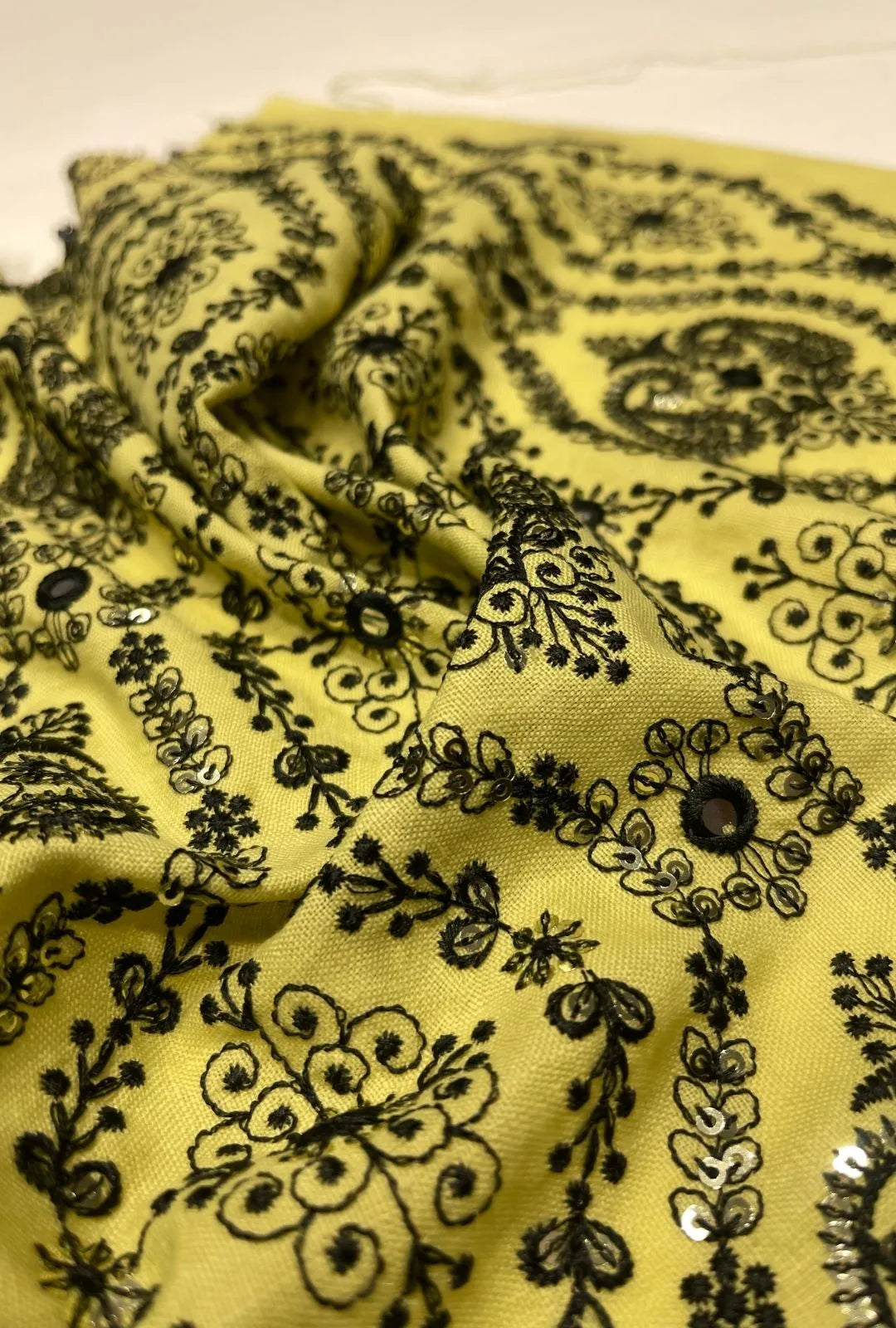 Beautiful Paisley Embroidered Polyester Linen Jalabeya Fabric