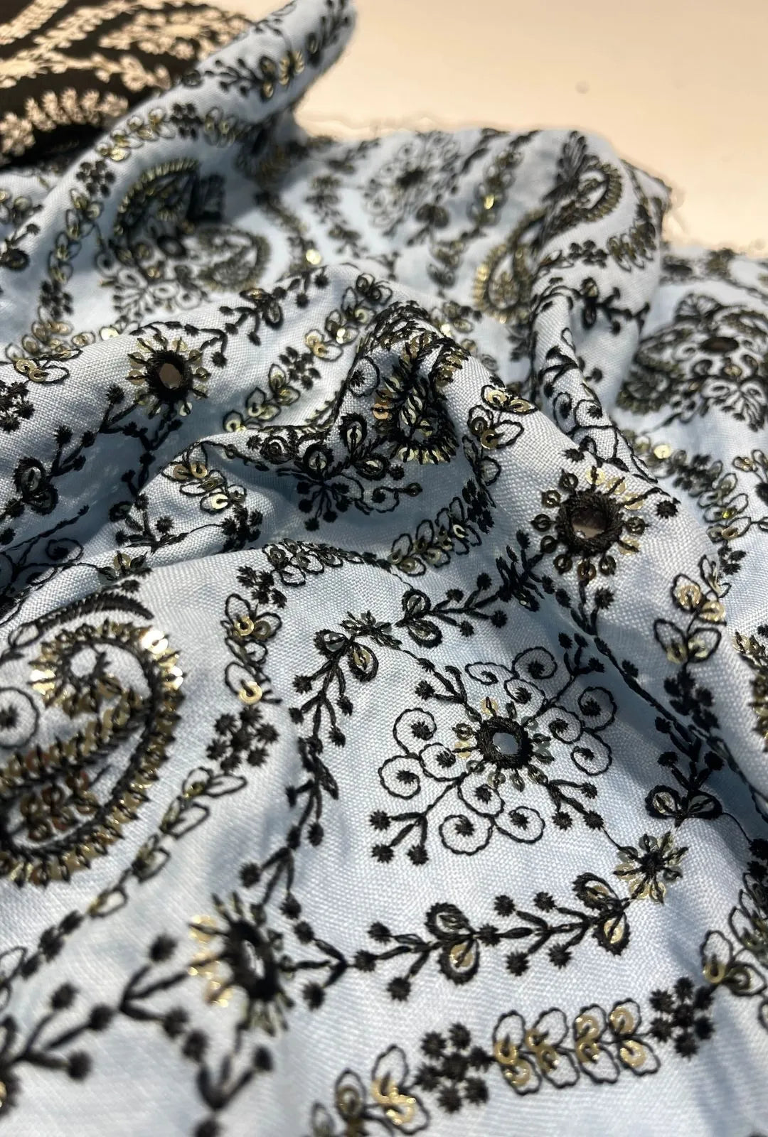 Elegant Paisley Embroidered Polyester Linen Jalabeya Material