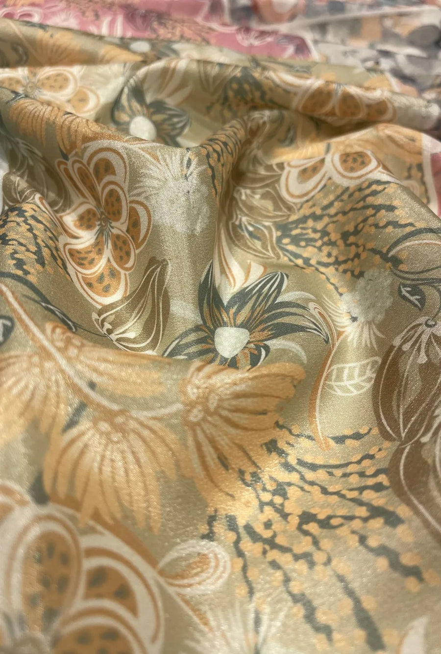 Exclusive Silk Crepe Fabric for High-End Middle Eastern Clothing