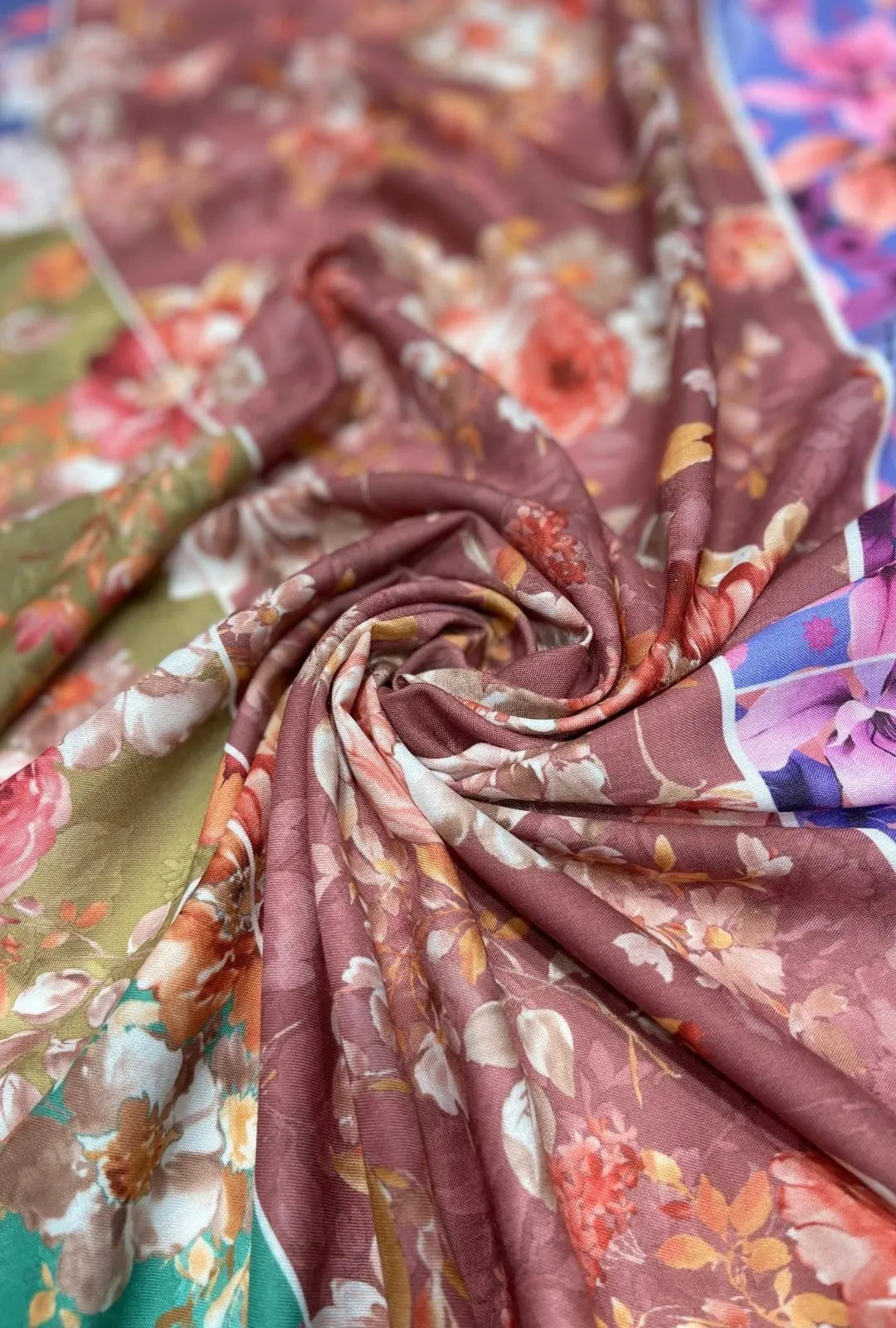 Exquisite Bouquet Printed London Cotton Premium Kaftan Fabric