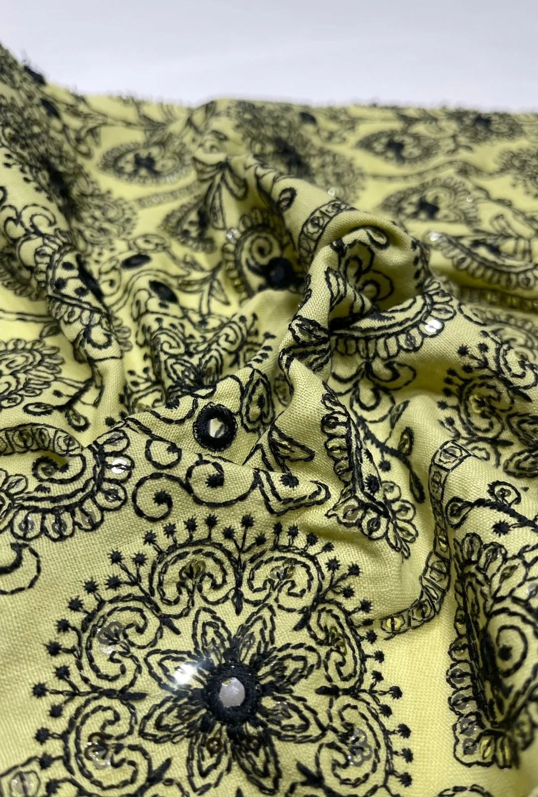 Exquisite Medallion Embroidered Linen Luxury Jalabeya Fabric