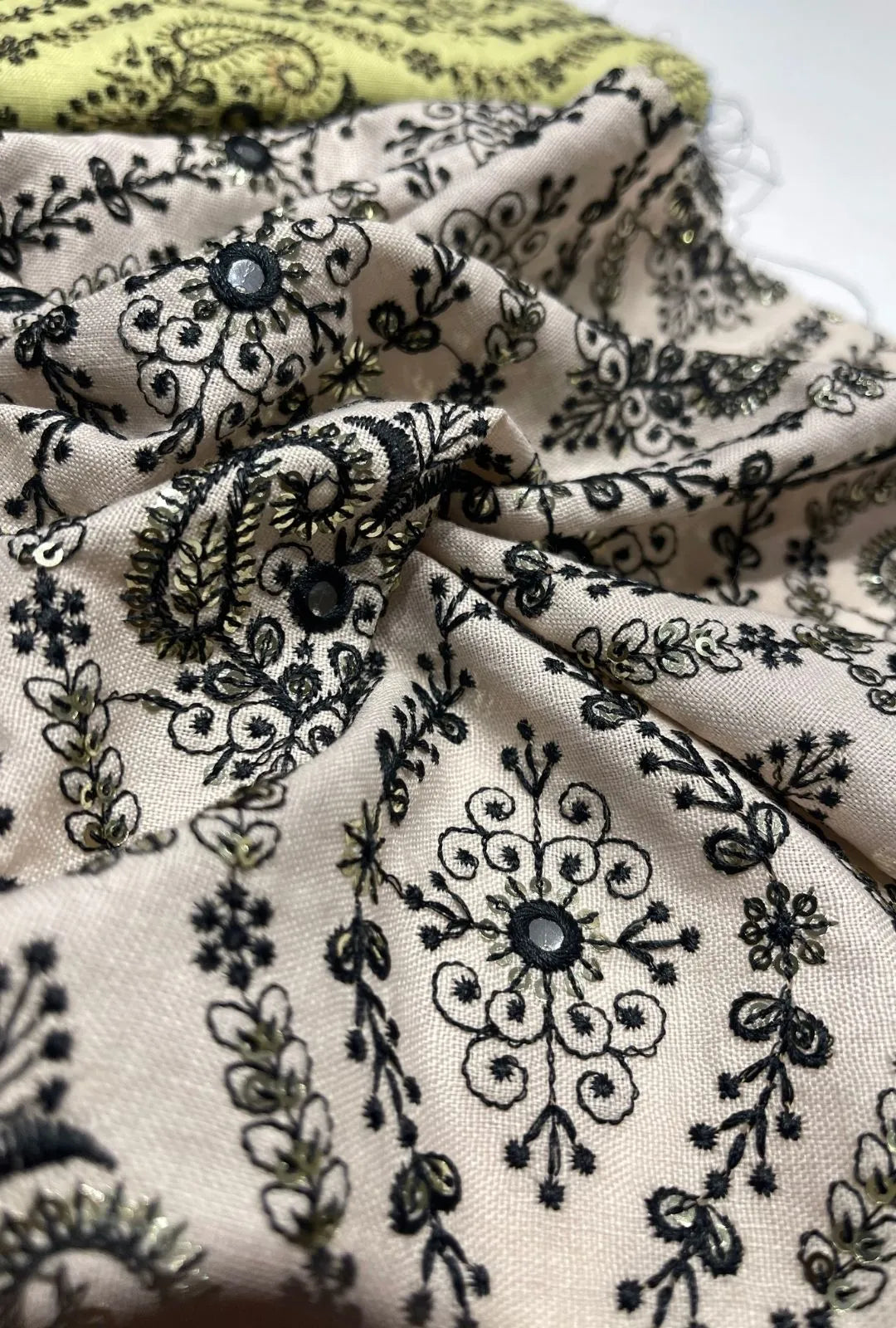 Exquisite Paisley Embroidered Polyester Linen Jalabeya Fabric