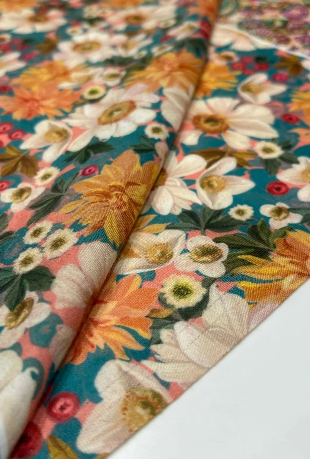 Fashion Grade Digital Print Snow Cotton Fabric for Dresses