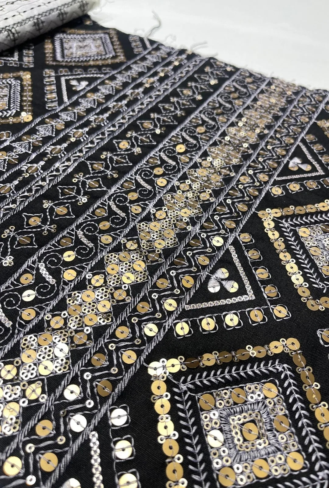 Fine Geometric Embroidered Linen Luxury Abaya Outerwear Cloth