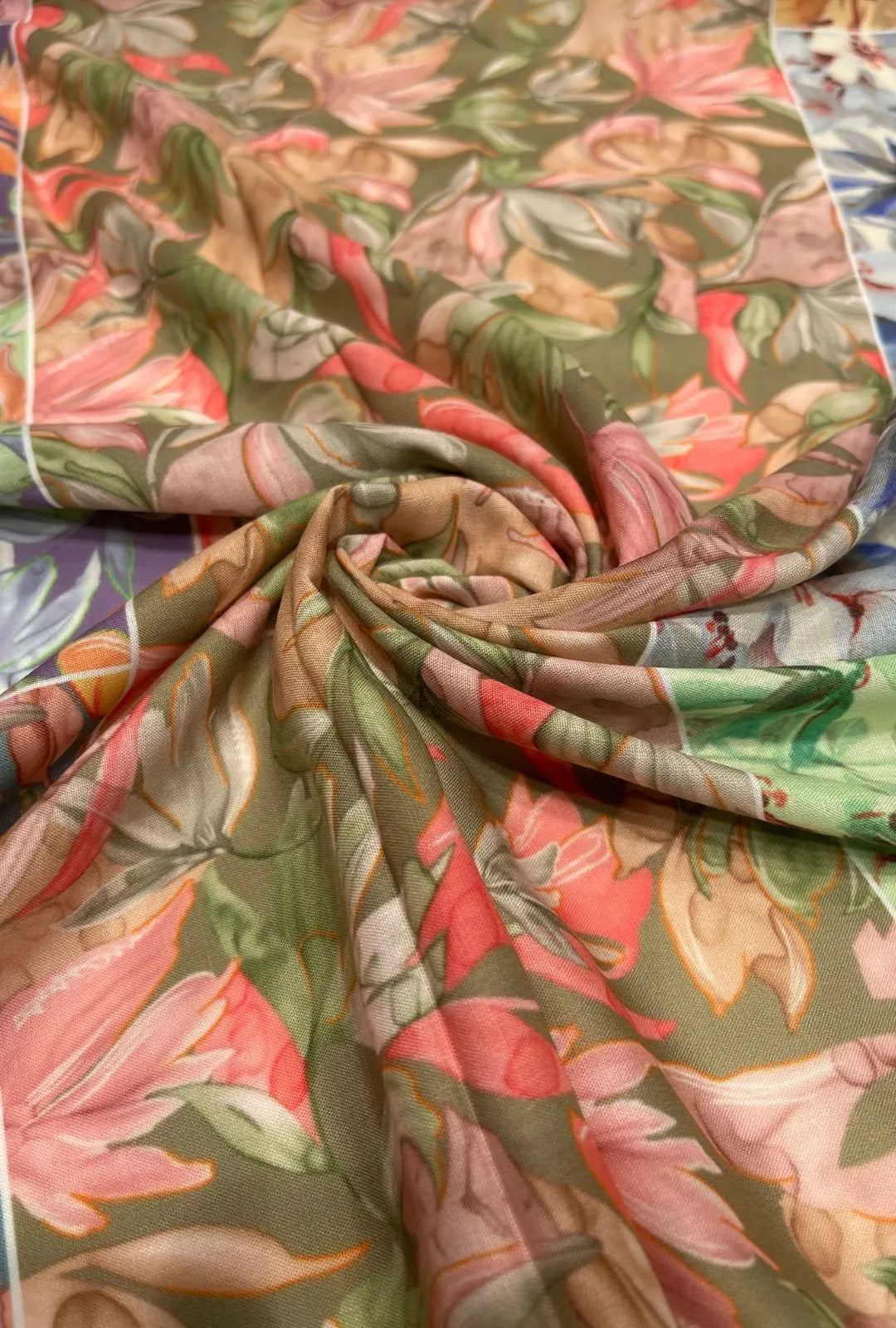 High-Definition Lily Patterned London Cotton Jalabeya Fabric