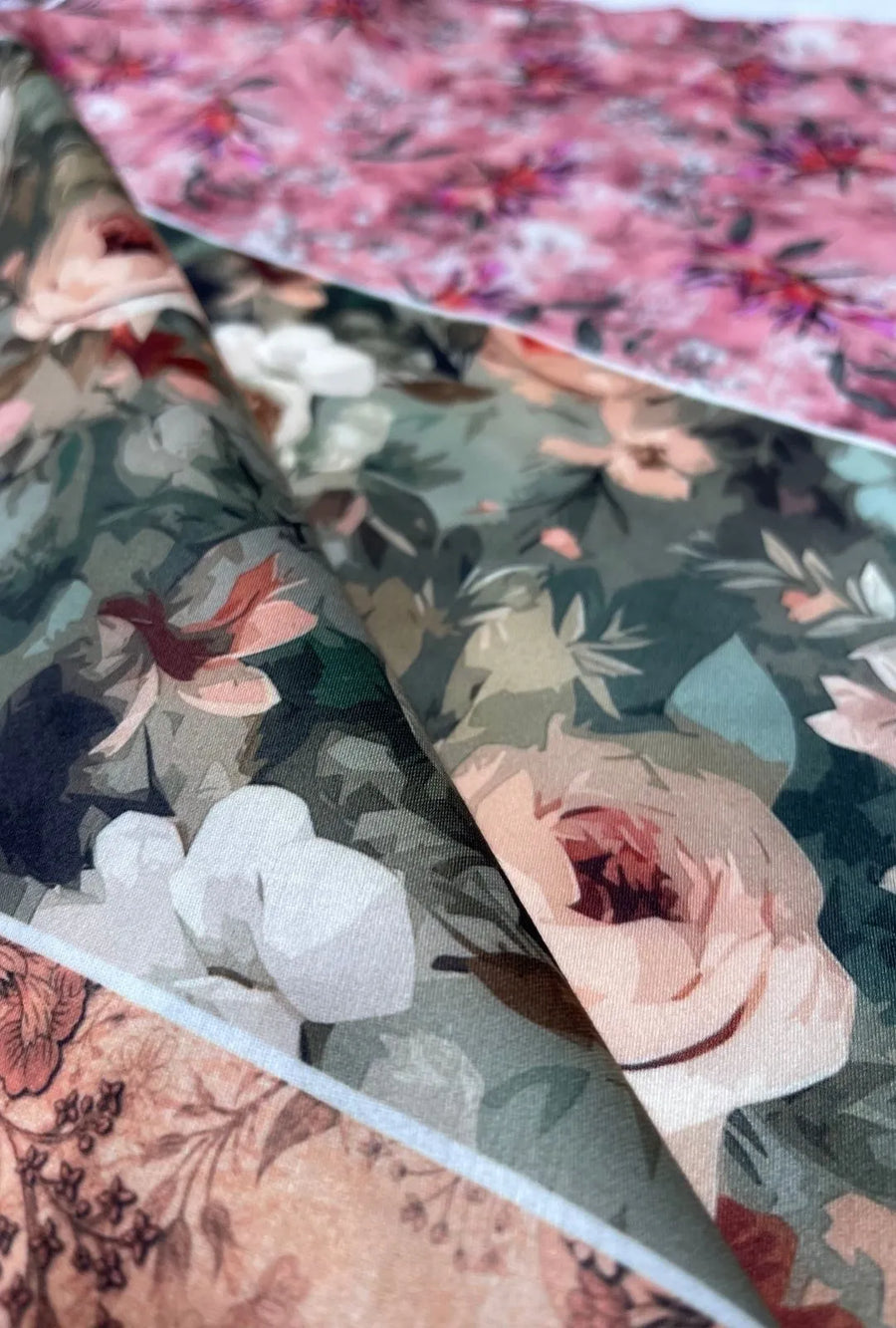 High Quality Snow Cotton Fabric with Artistic Digital Prints