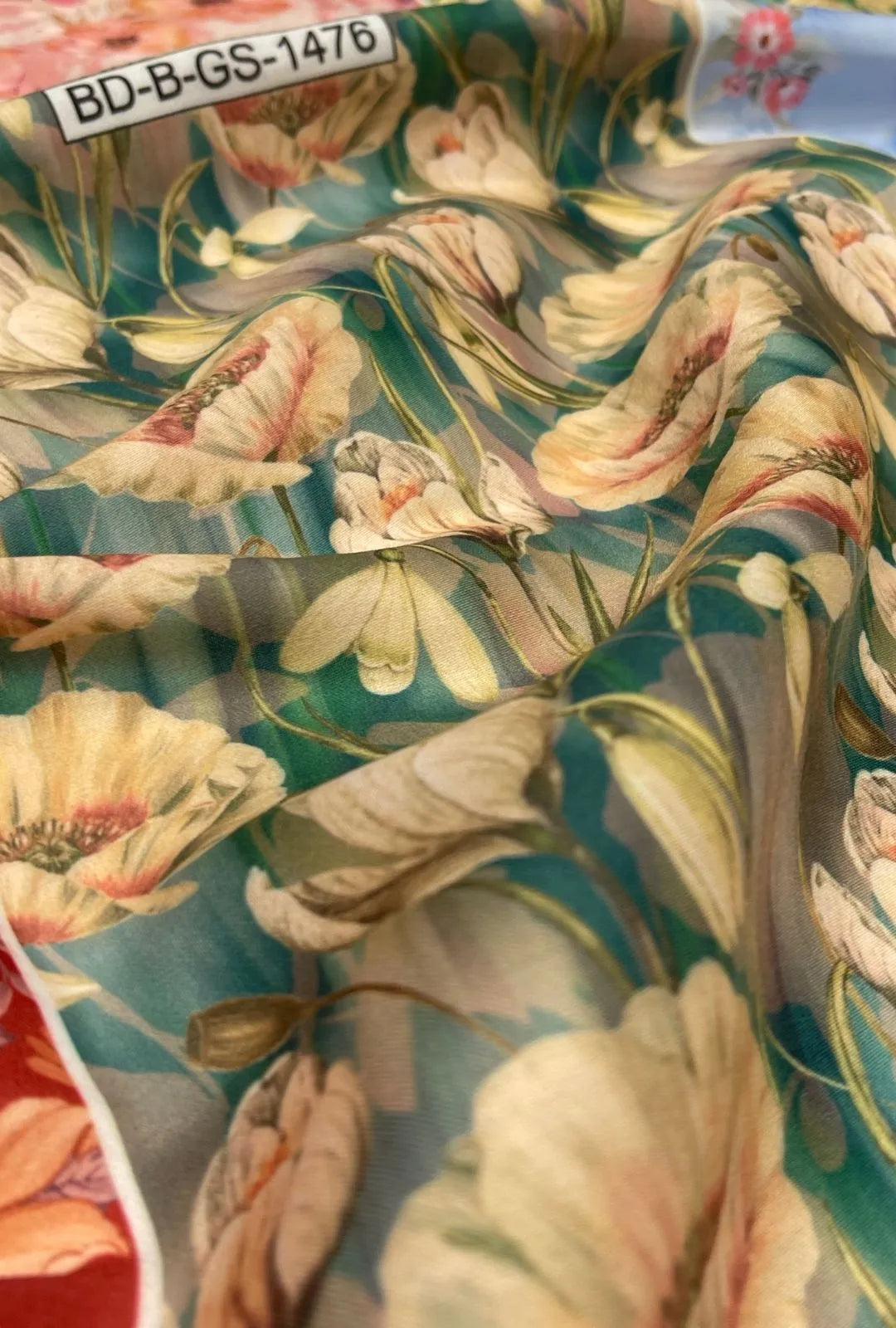 Soft Touch Digital Print Snow Cotton Fabric for Fashion Apparel