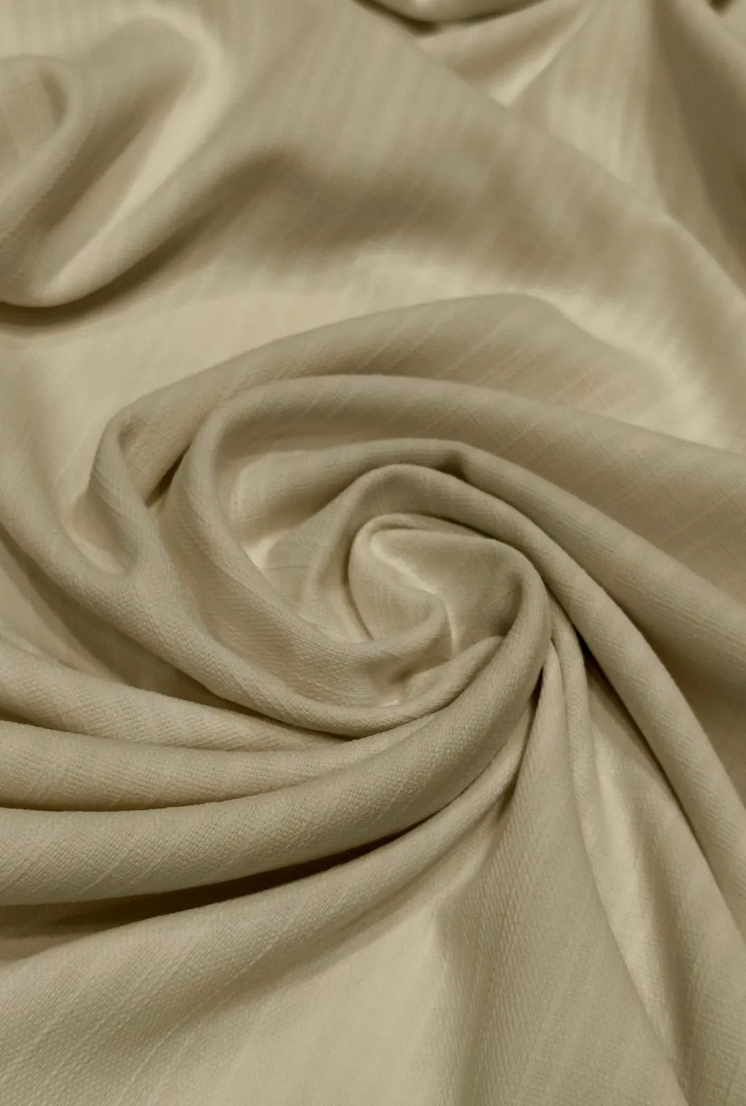 Sophisticated Solid Textured Jute Fabric For Boutique Apparel