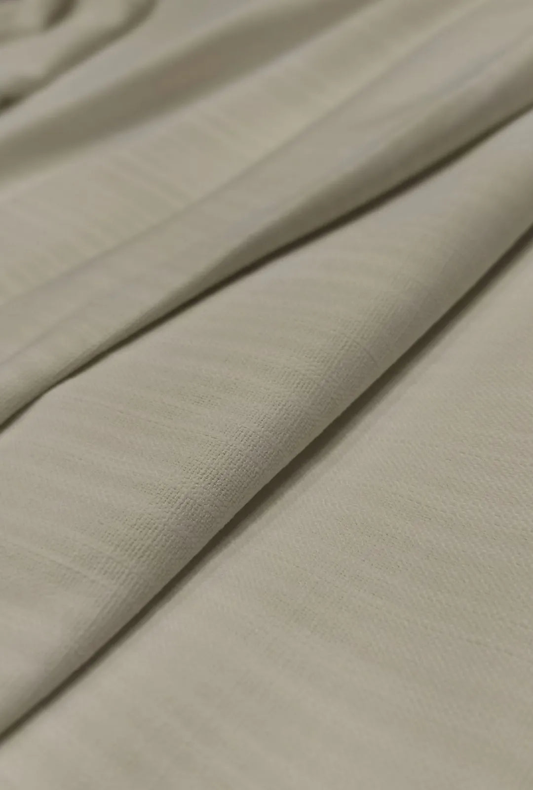 Sophisticated Solid Textured Jute Fabric For Boutique Apparel