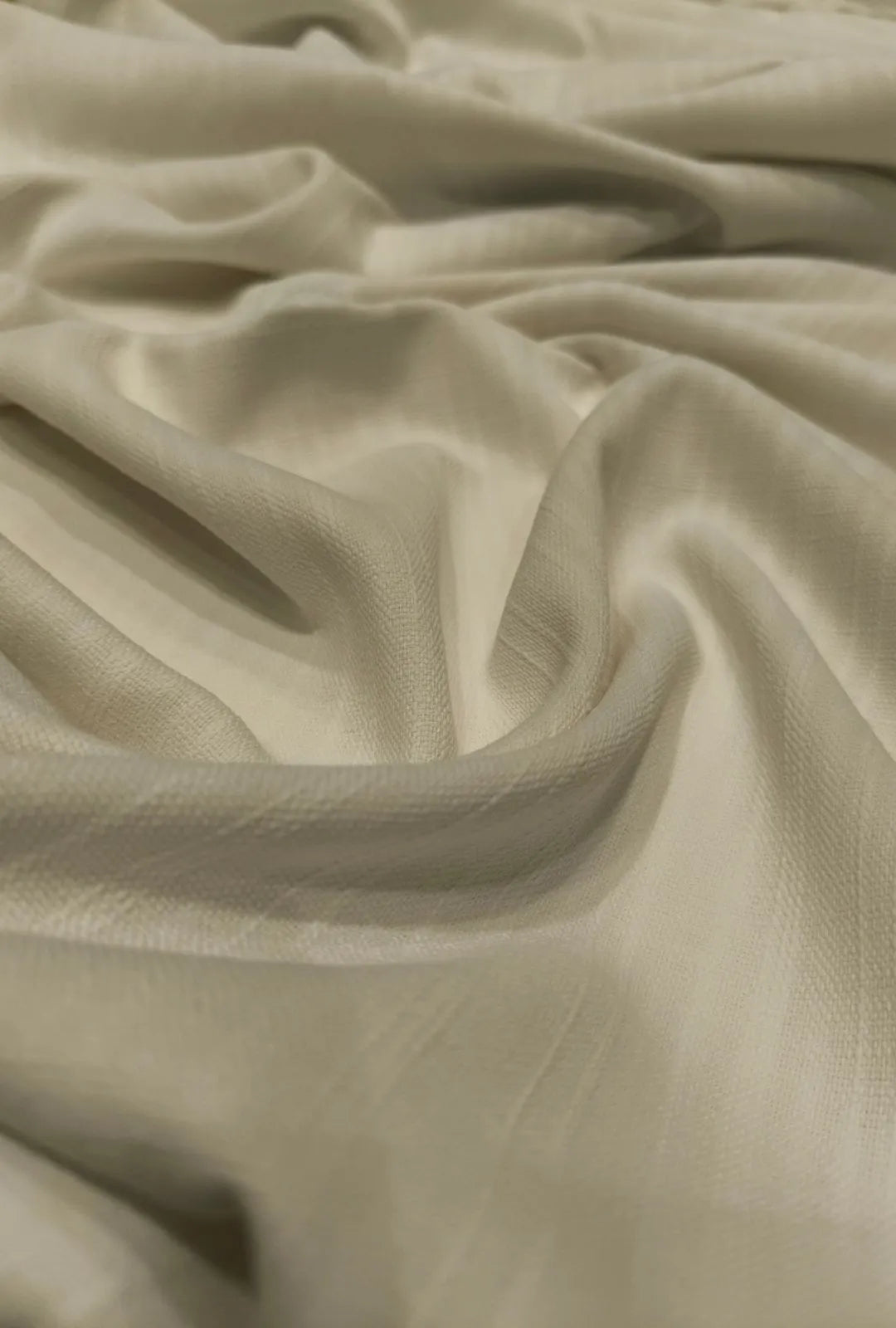 Sophisticated Solid Textured Jute Fabric For Boutique Apparel