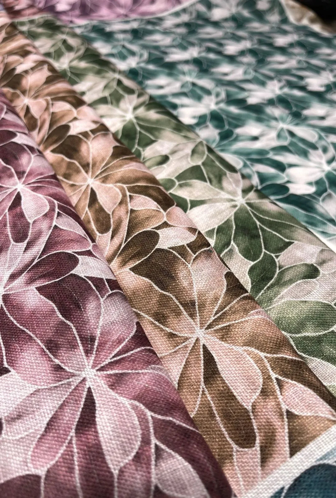Striking Graphic Floral Pattern Linen Boutique Textile Yardage