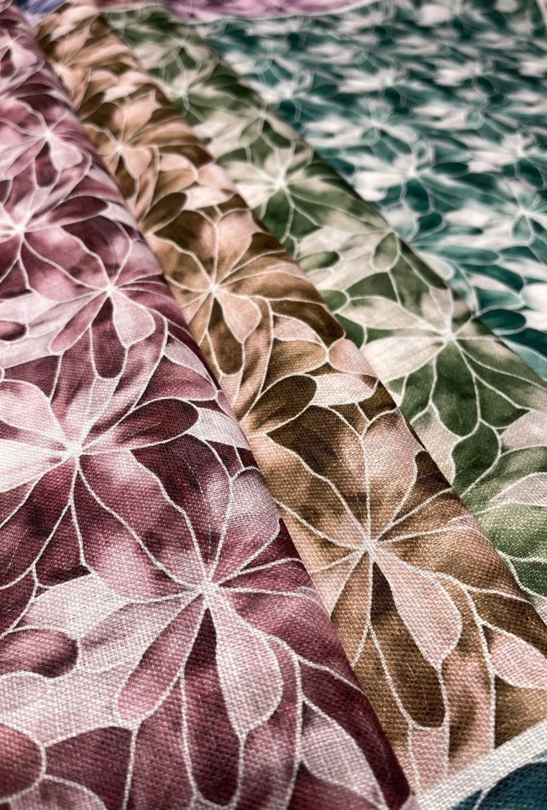 Striking Graphic Floral Pattern Linen Boutique Textile Yardage