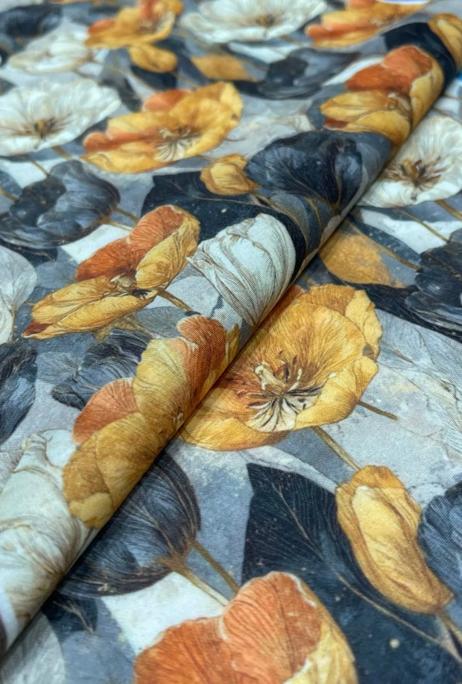 Stylish Digital Printed Snow Cotton Fabric for Women's Apparel
