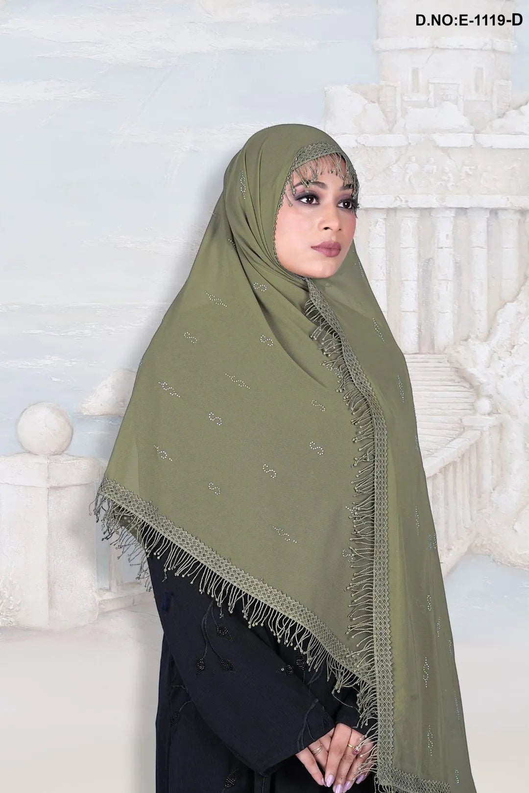Elegant Ensemble with Statement Dupatta Trim - غاجي والا إكسبورت Gajiwala Export