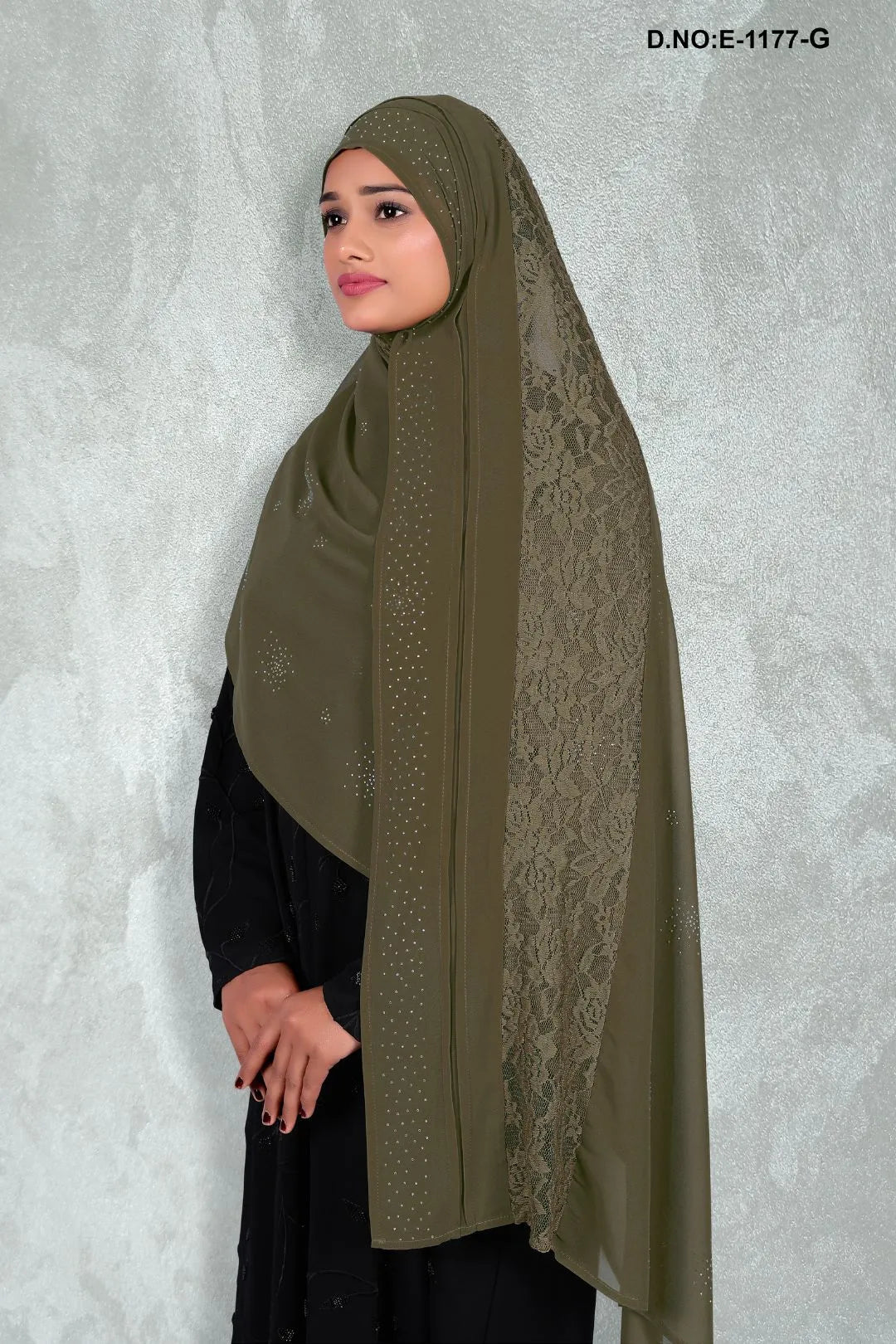 Rich Dupatta with Intricate Floral Lace Border - غاجي والا إكسبورت Gajiwala Export